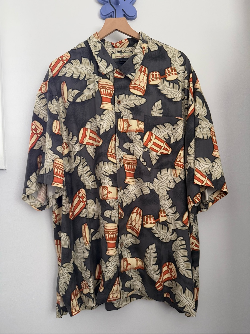 Tommy Bahama Men’s XXL Silk Hawaiian Shirt Bongos Print Grey Resort Vacation